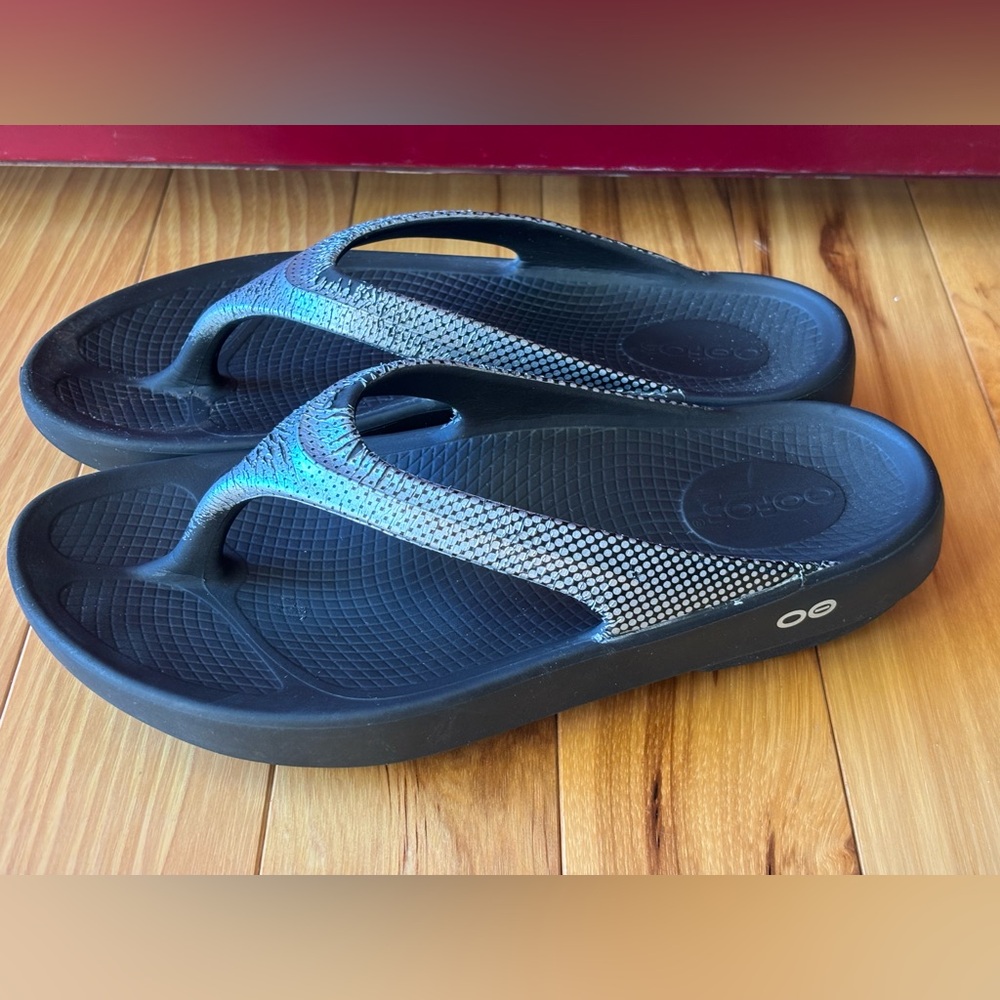 OOFOS Sandals